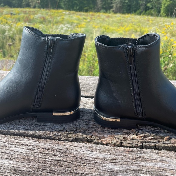 NWT Nine West black zipper ankle flat faux leather booties - Picture 4 of 10